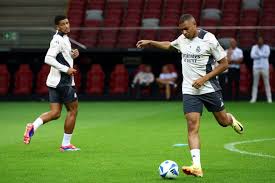 還是如今與 還是如今與